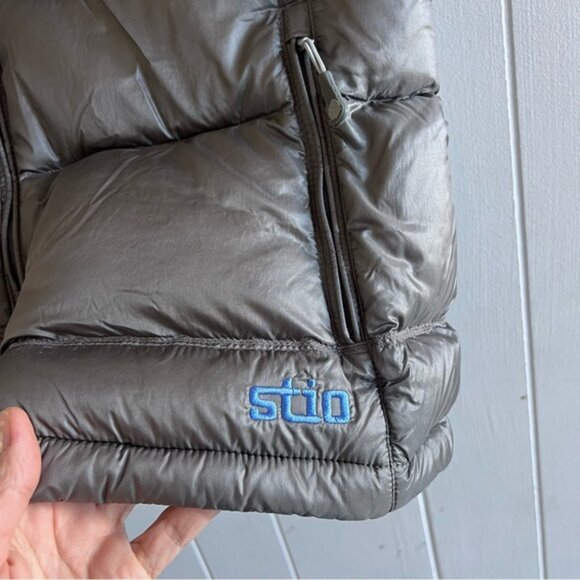 STIO Women’s Goose Down Puffer Vest - Picture 2 of 12